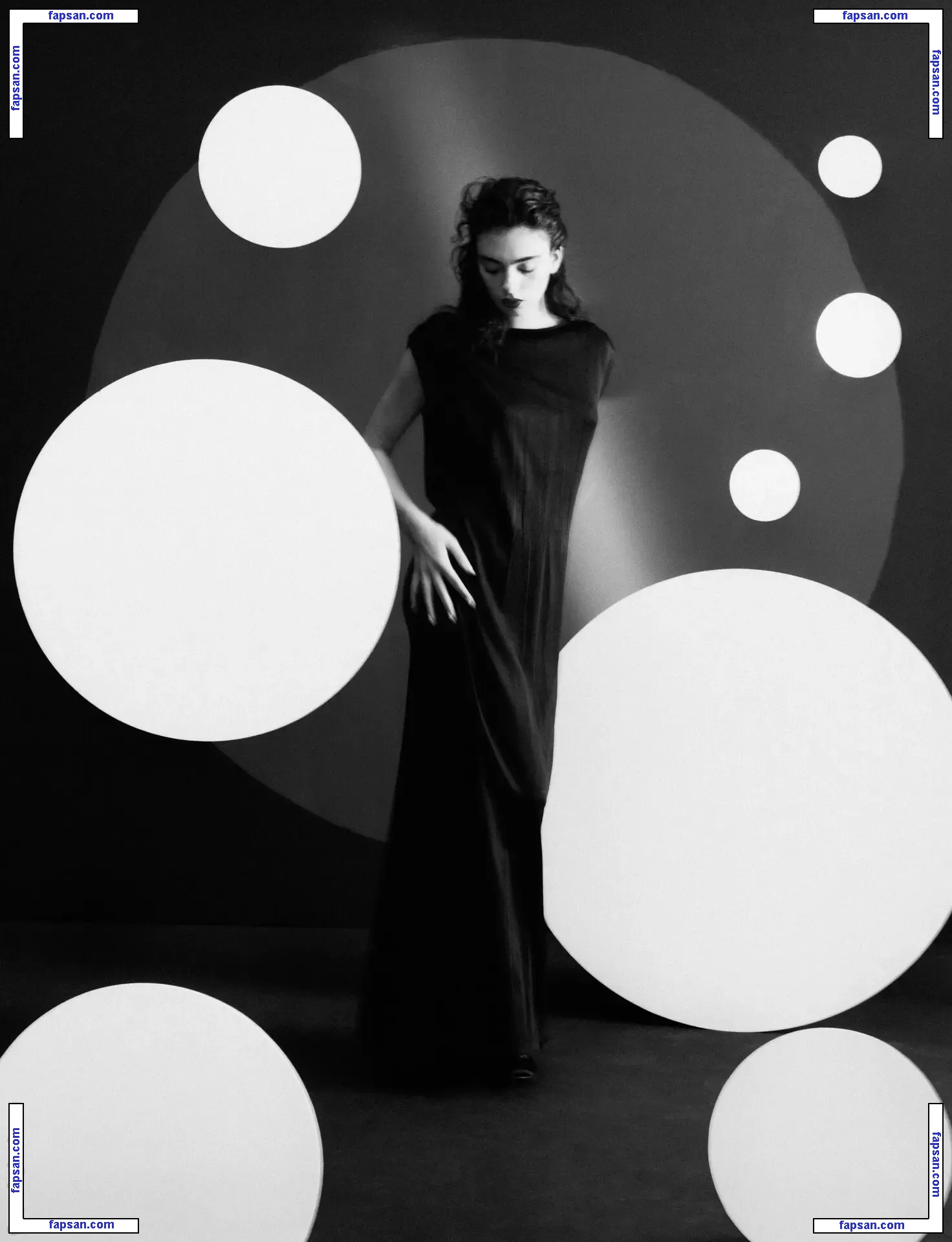 Deva Cassel голая фото #0247 с Онлифанс