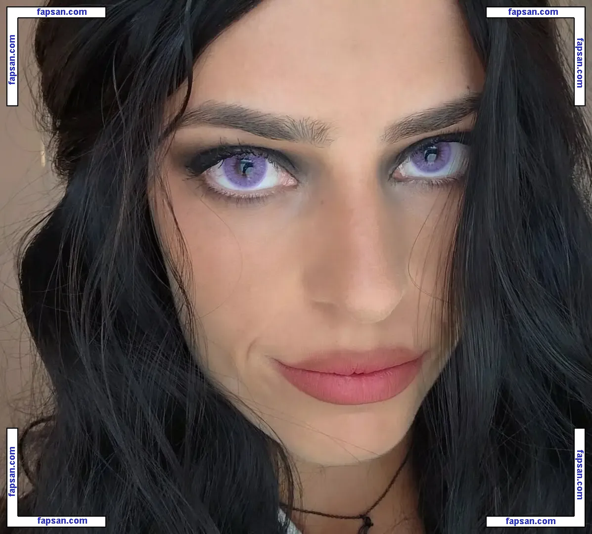 Develique голая фото #0275 с Онлифанс