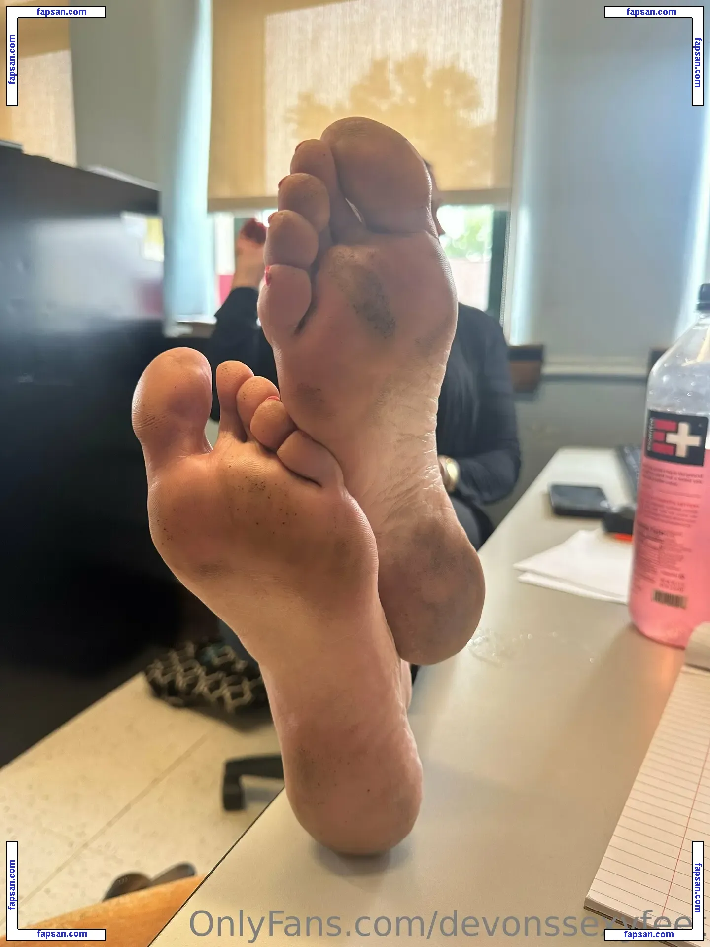 devonssexyfeet nude photo #0009 from OnlyFans