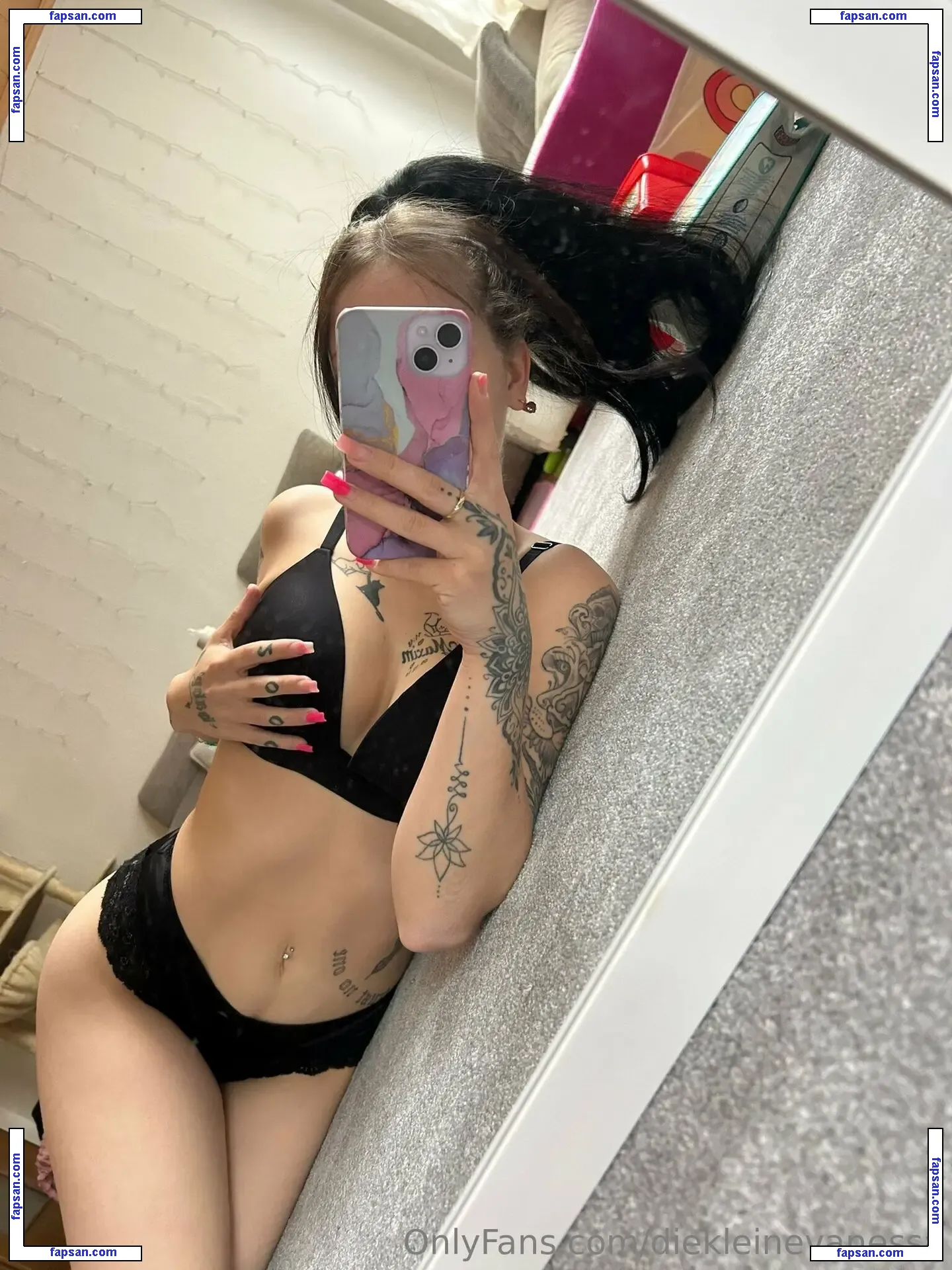 diekleinevanessa nude photo #0009 from OnlyFans