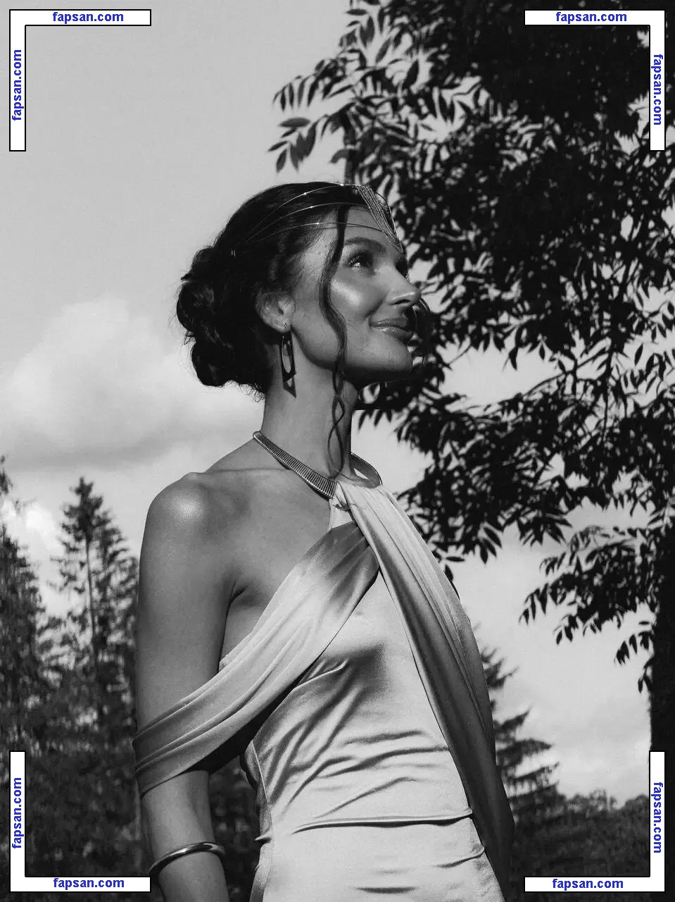 Dina Saeva nude photo #0005 from OnlyFans