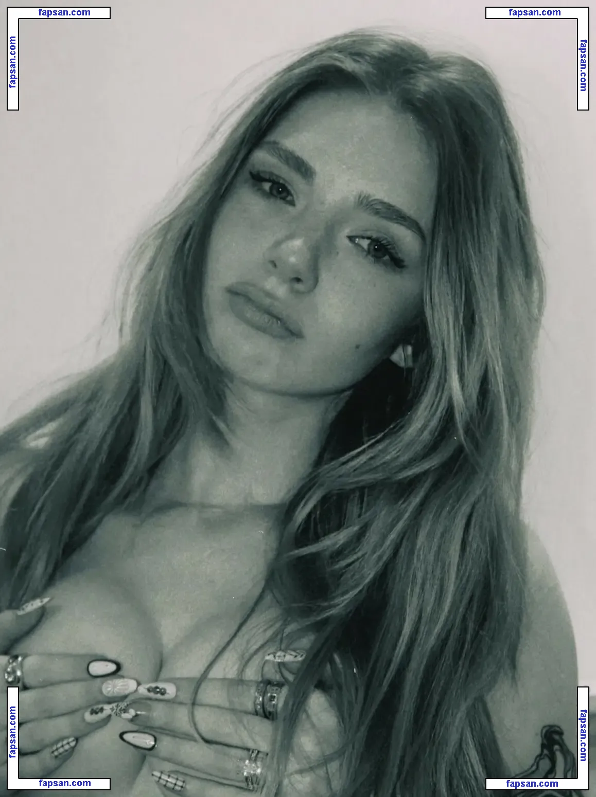 Dj Adrivnna nude photo #0002 from OnlyFans