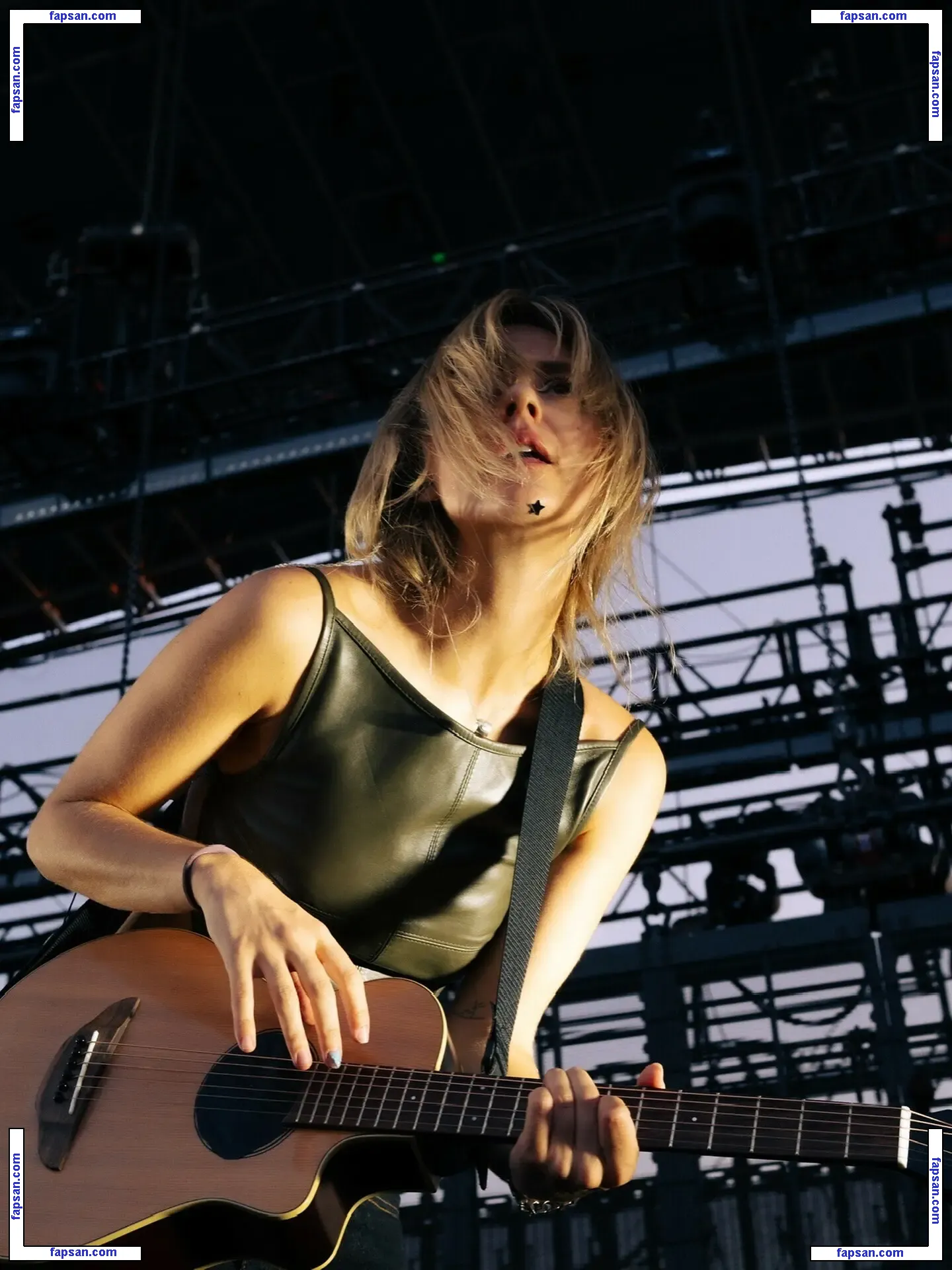 Dora Jar голая фото #0001 с Онлифанс