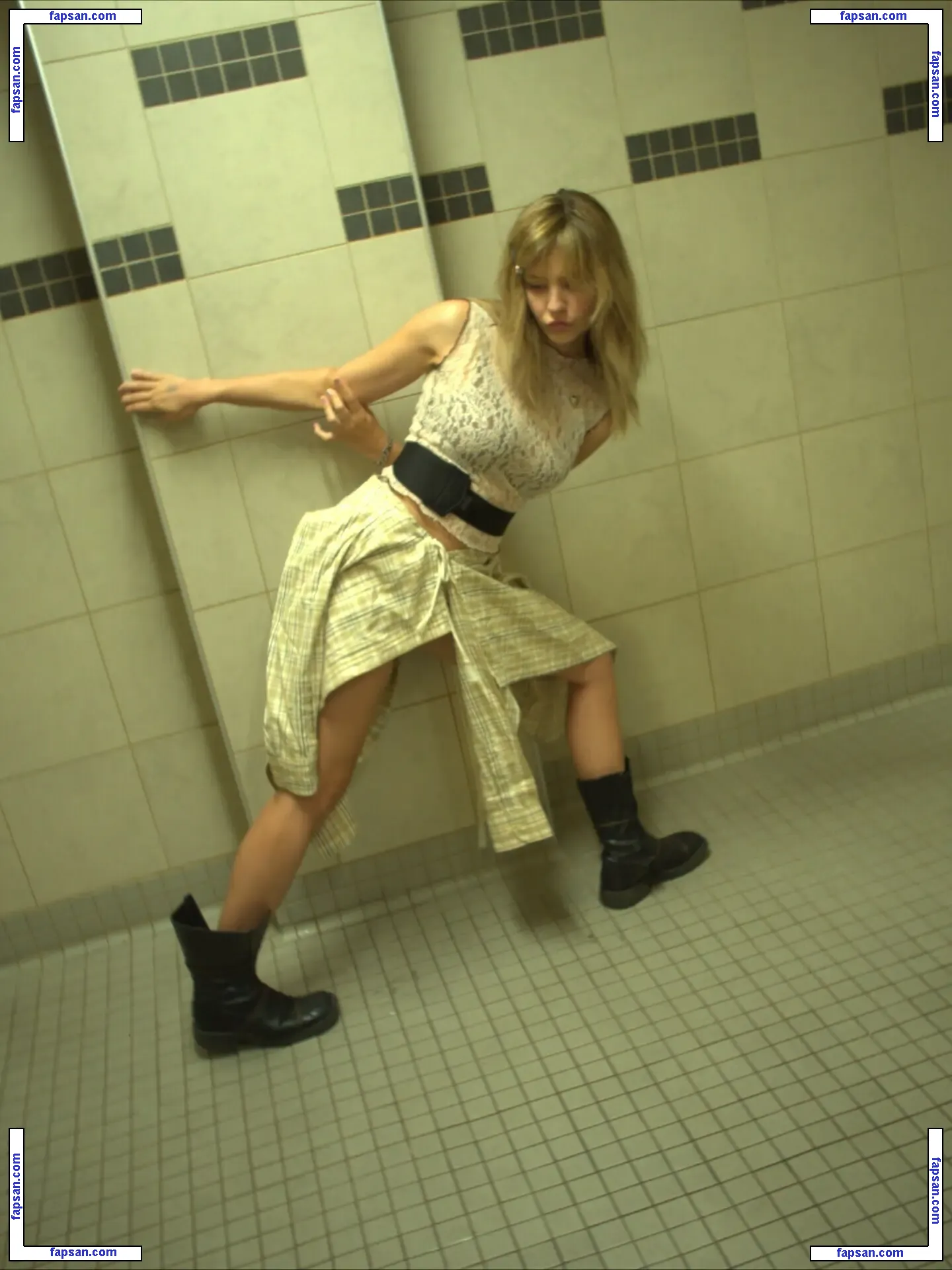 Dora Jar голая фото #0004 с Онлифанс