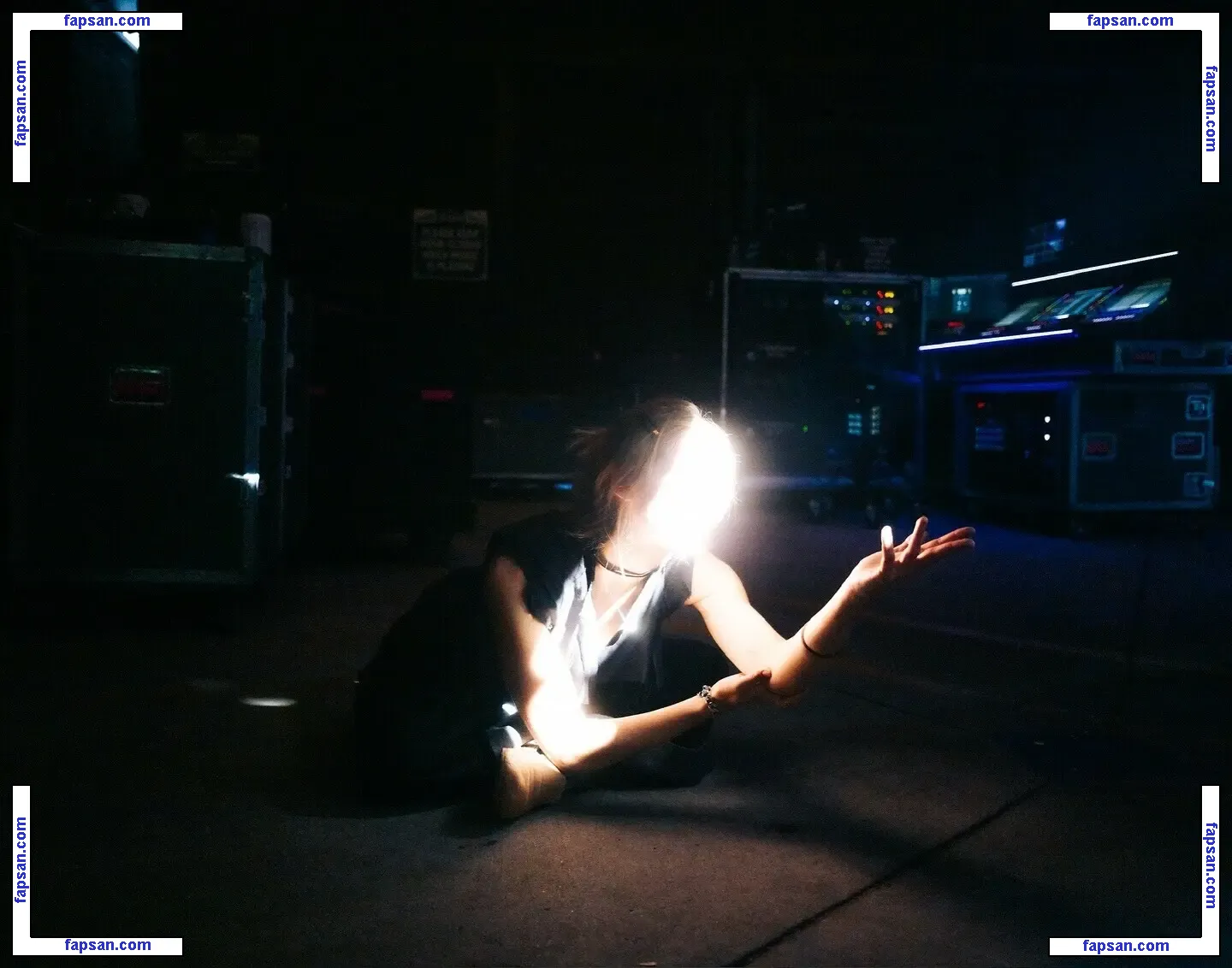 Dora Jar голая фото #0005 с Онлифанс