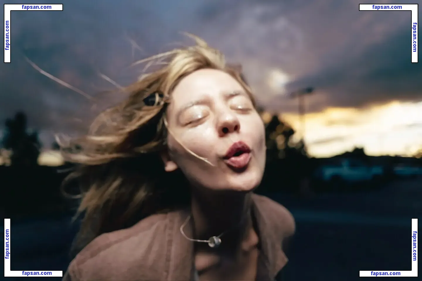 Dora Jar голая фото #0009 с Онлифанс