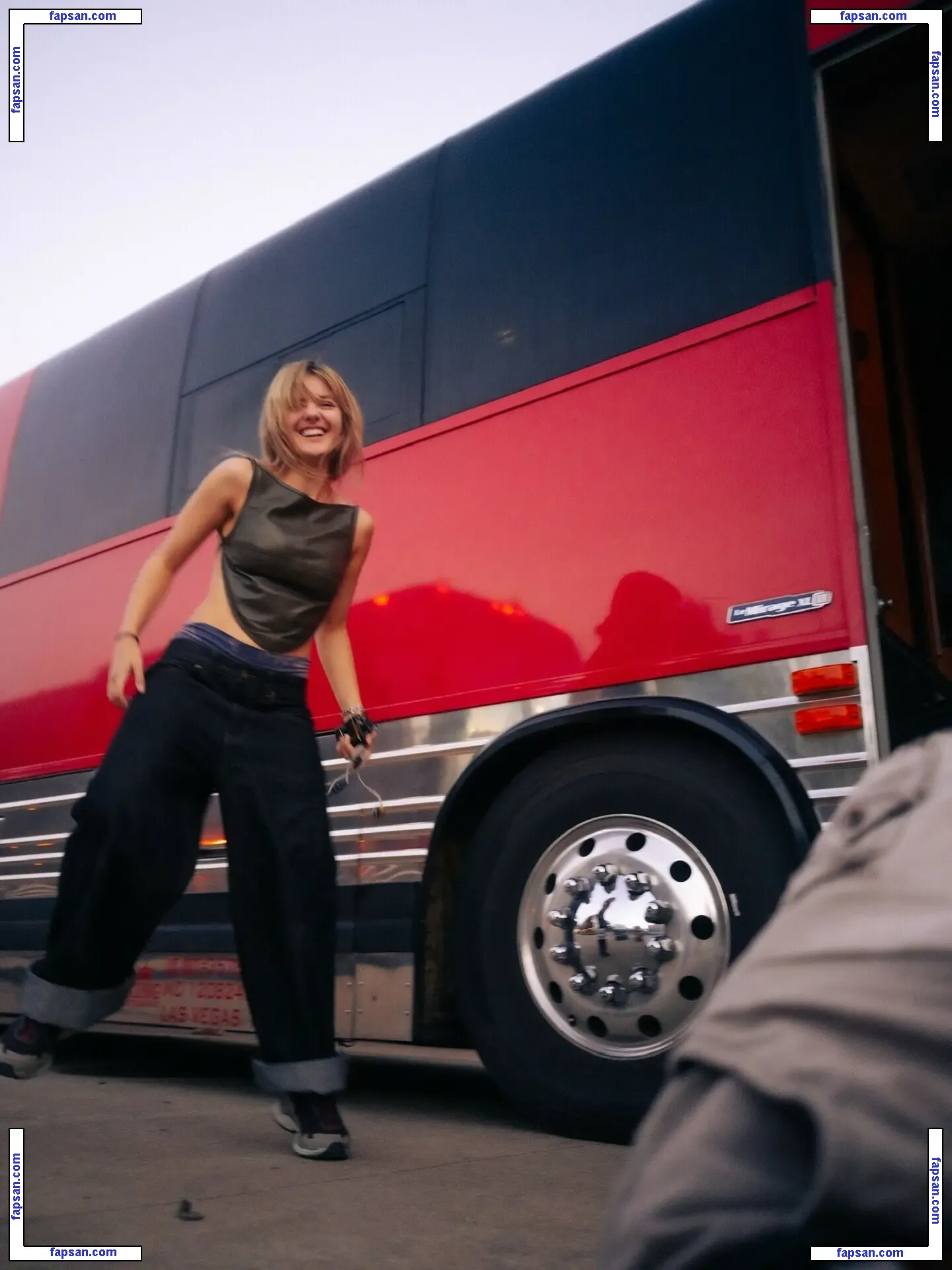 Dora Jar голая фото #0014 с Онлифанс