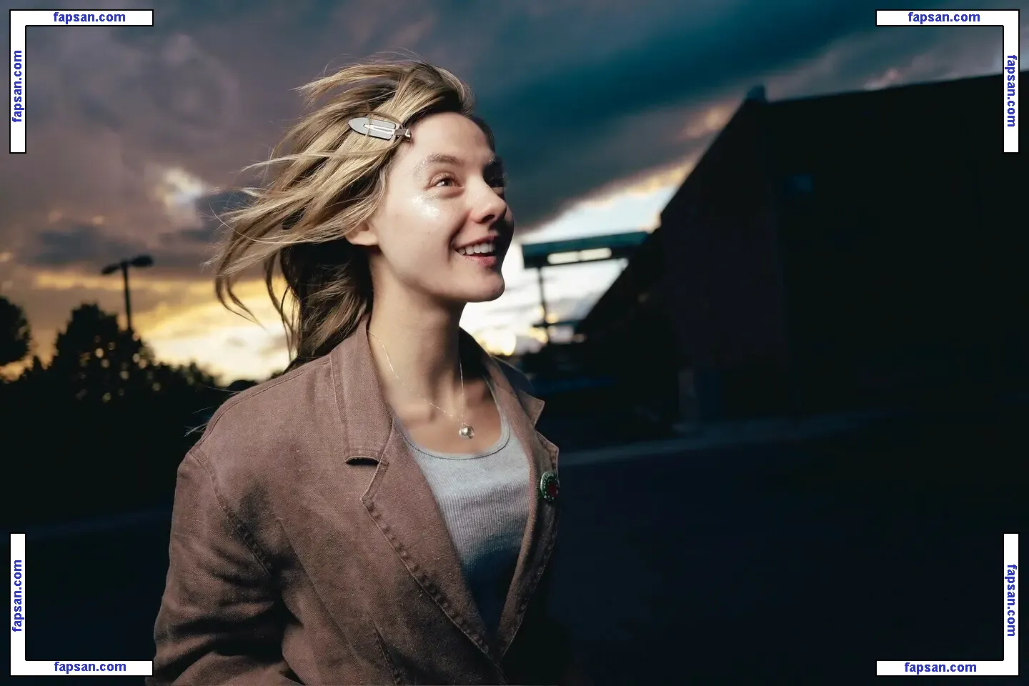 Dora Jar голая фото #0017 с Онлифанс