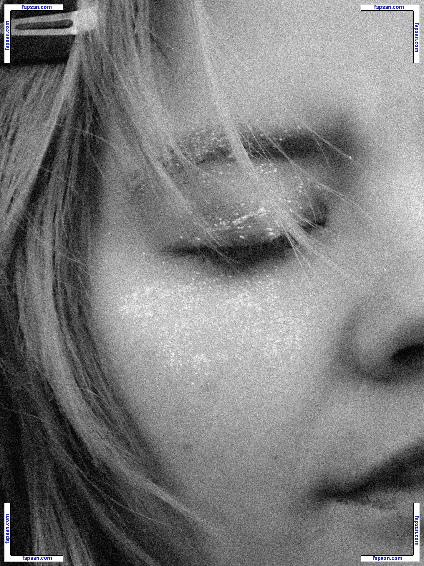 Dora Jar голая фото #0019 с Онлифанс