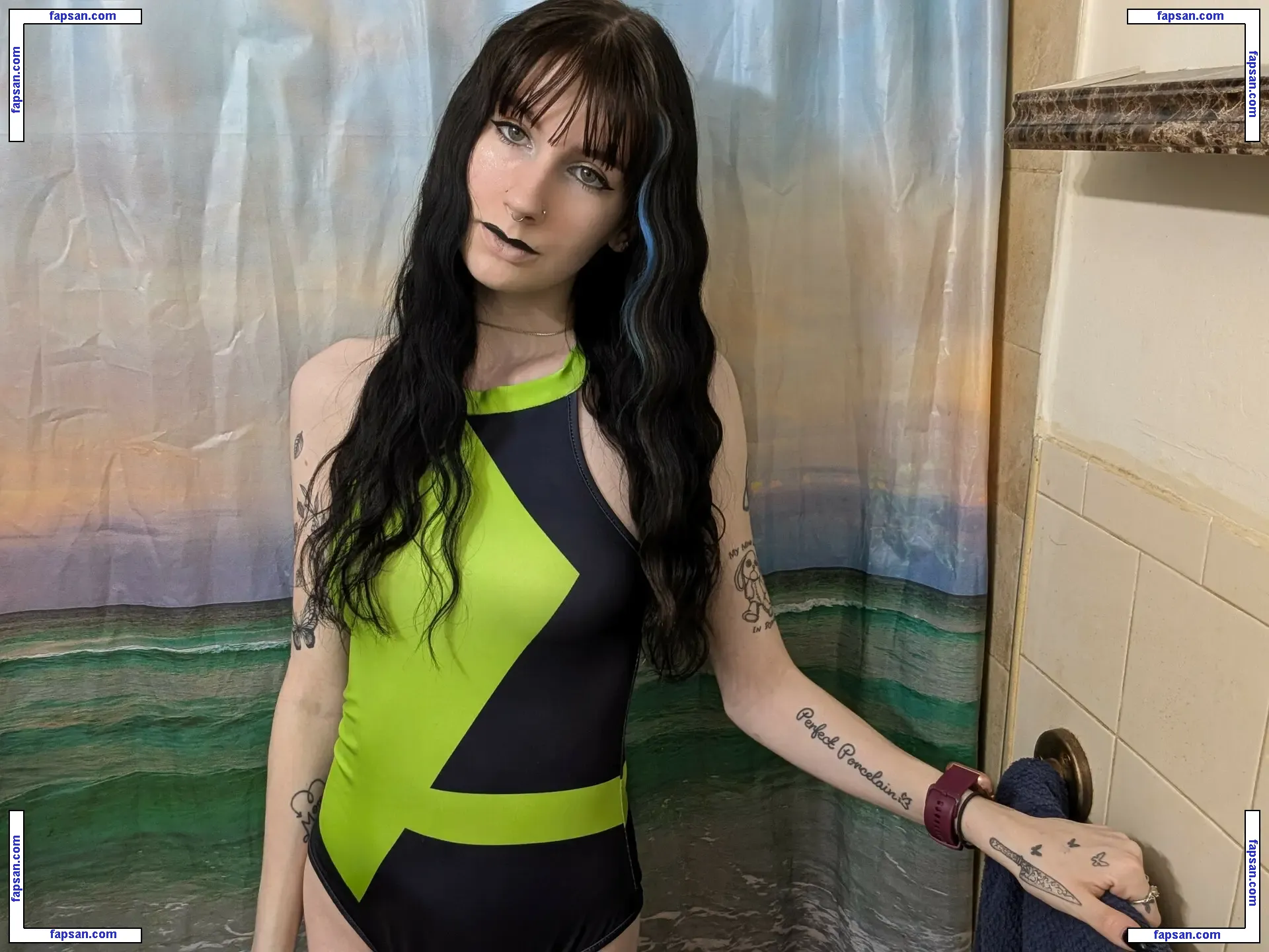Dramaqueenlinx nude photo #0007 from OnlyFans