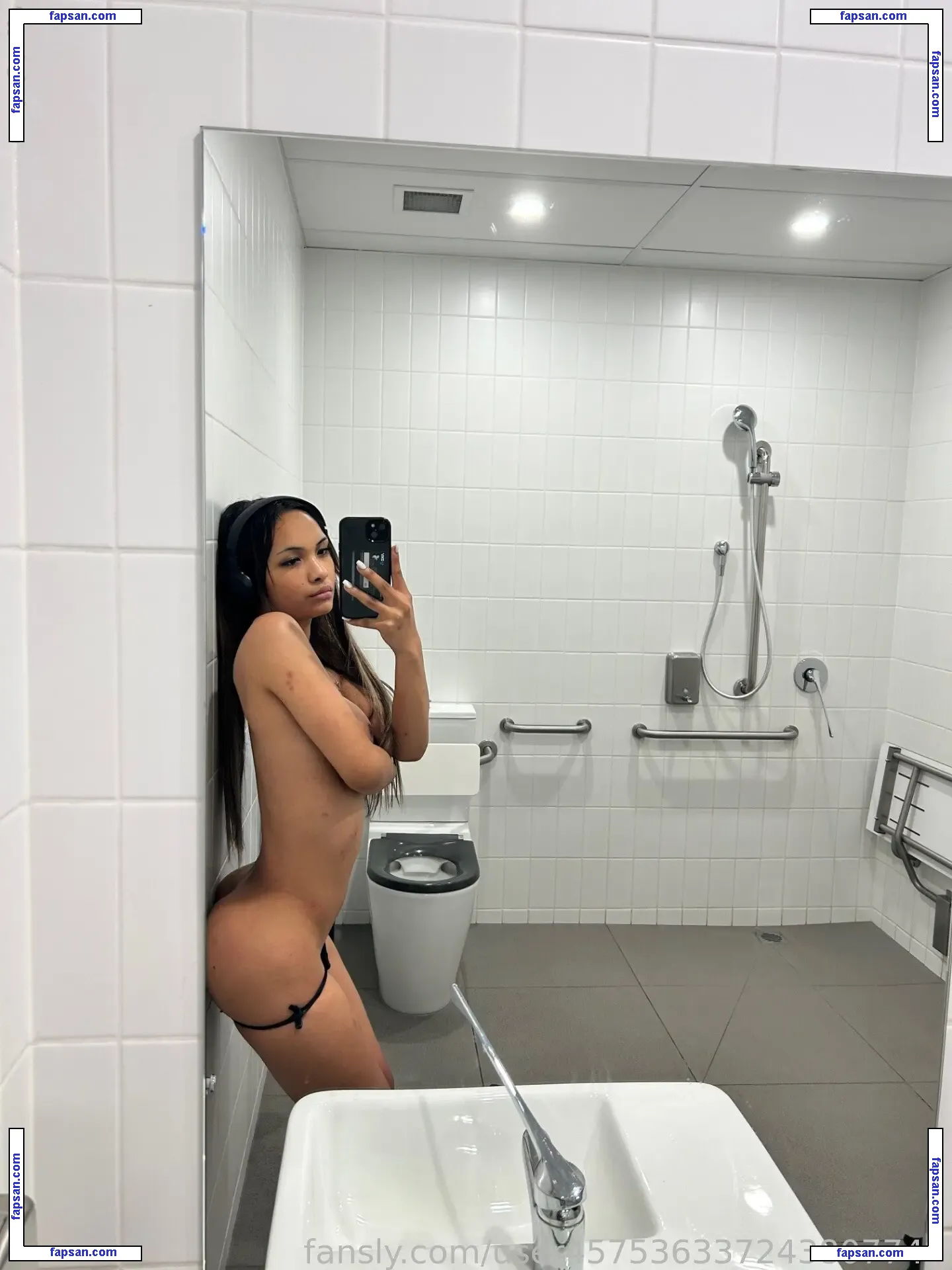 dreamdolltenika nude photo #0002 from OnlyFans