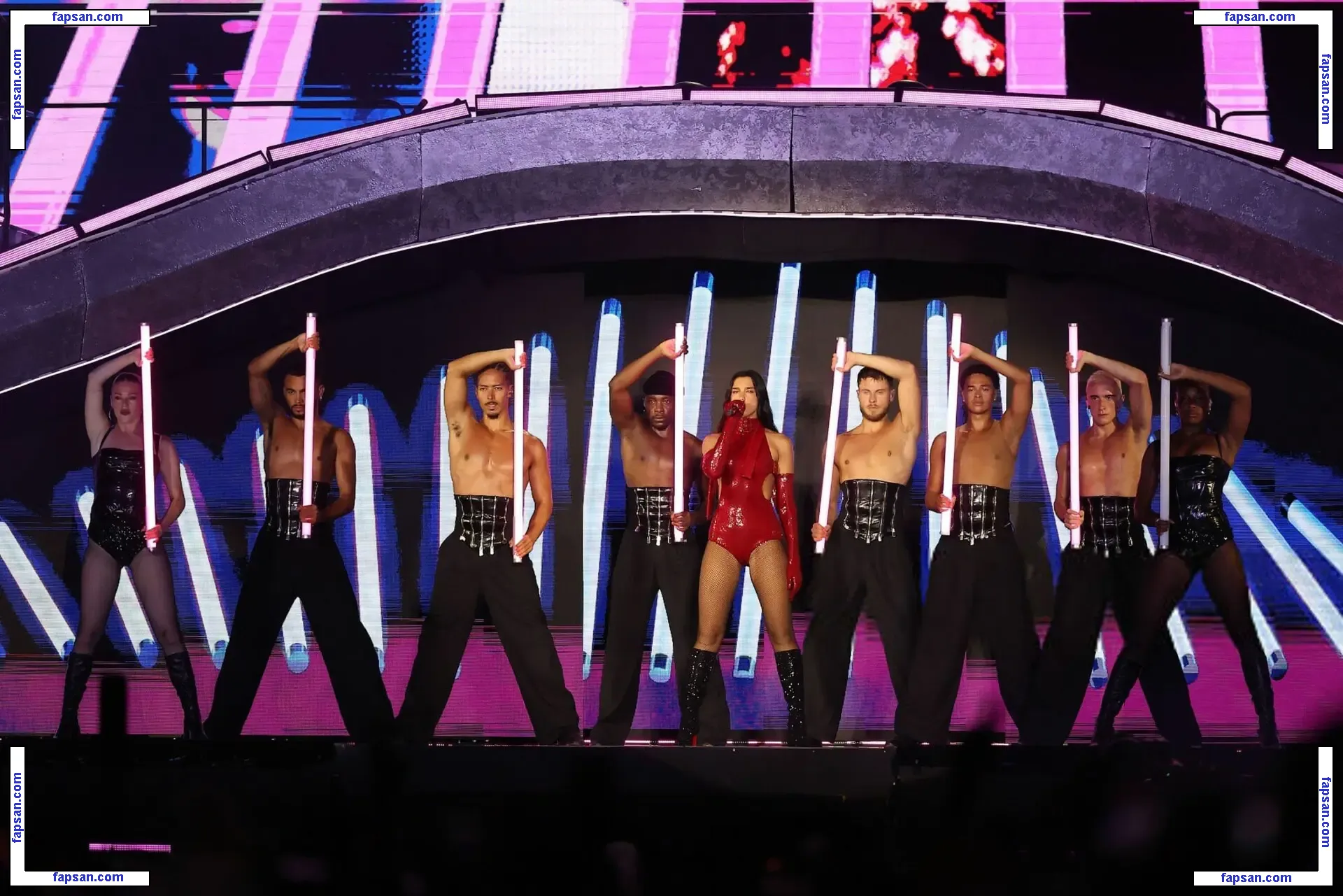 Dua Lipa голая фото #9715 с Онлифанс