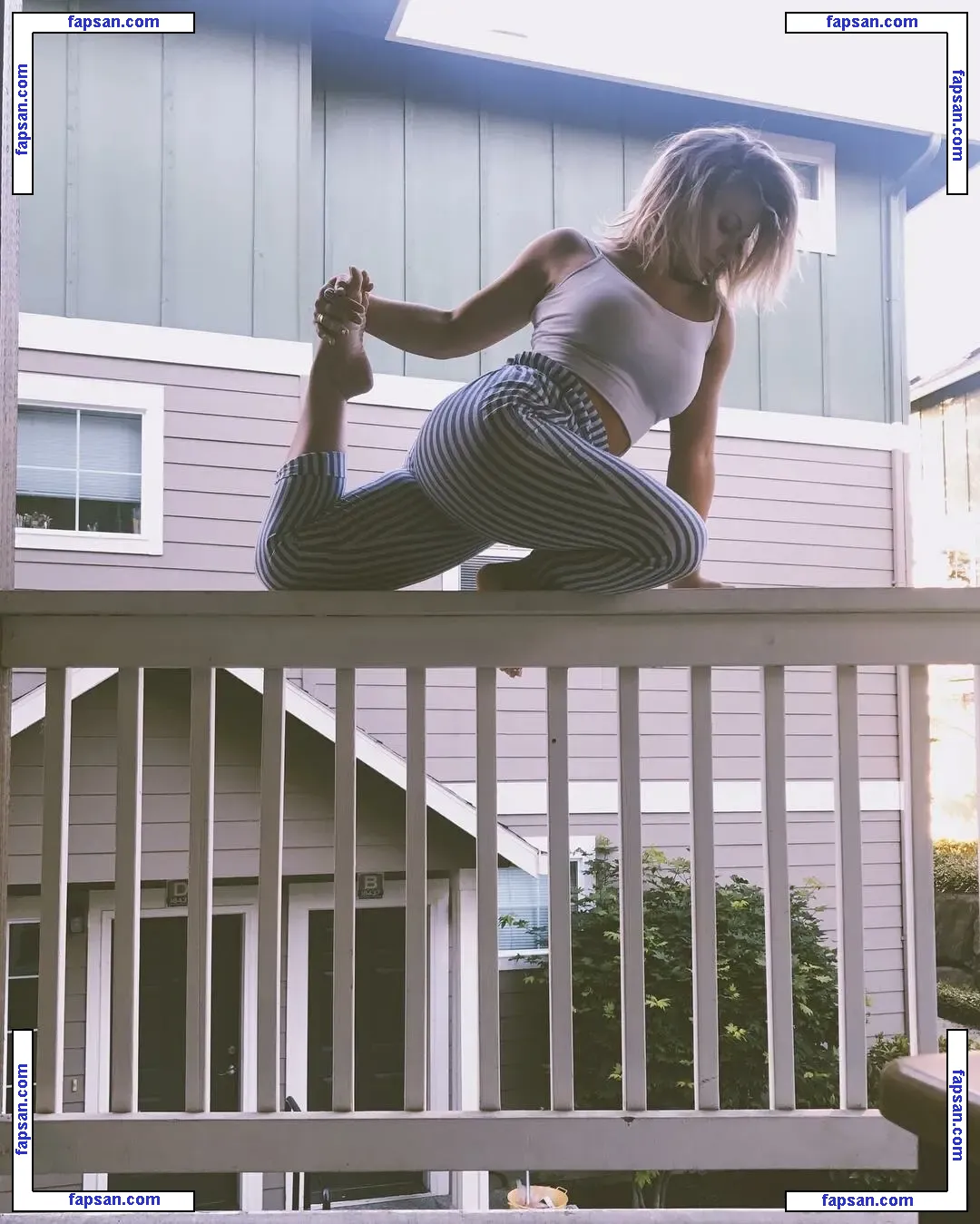 Dublin Lilies голая фото #0003 с Онлифанс