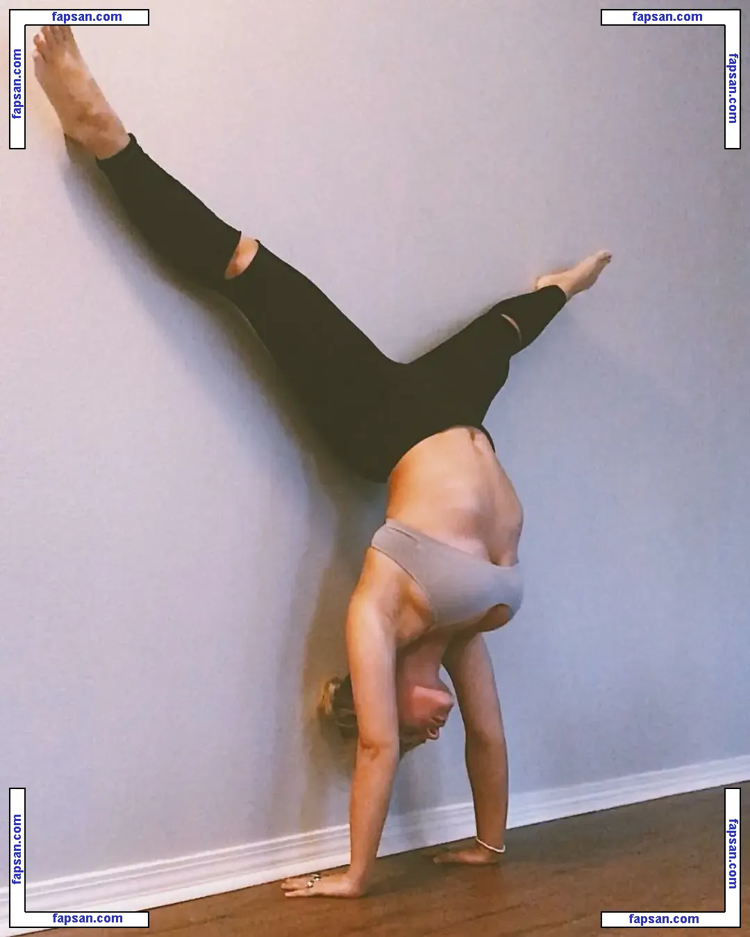 Dublin Lilies голая фото #0004 с Онлифанс