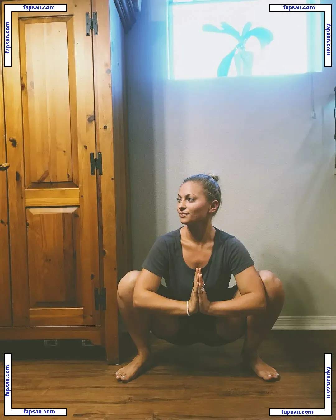 Dublin Lilies голая фото #0015 с Онлифанс