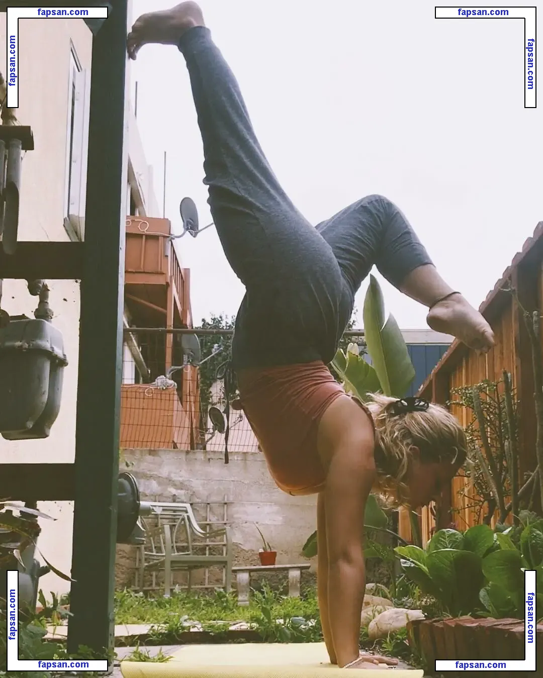 Dublin Lilies голая фото #0016 с Онлифанс