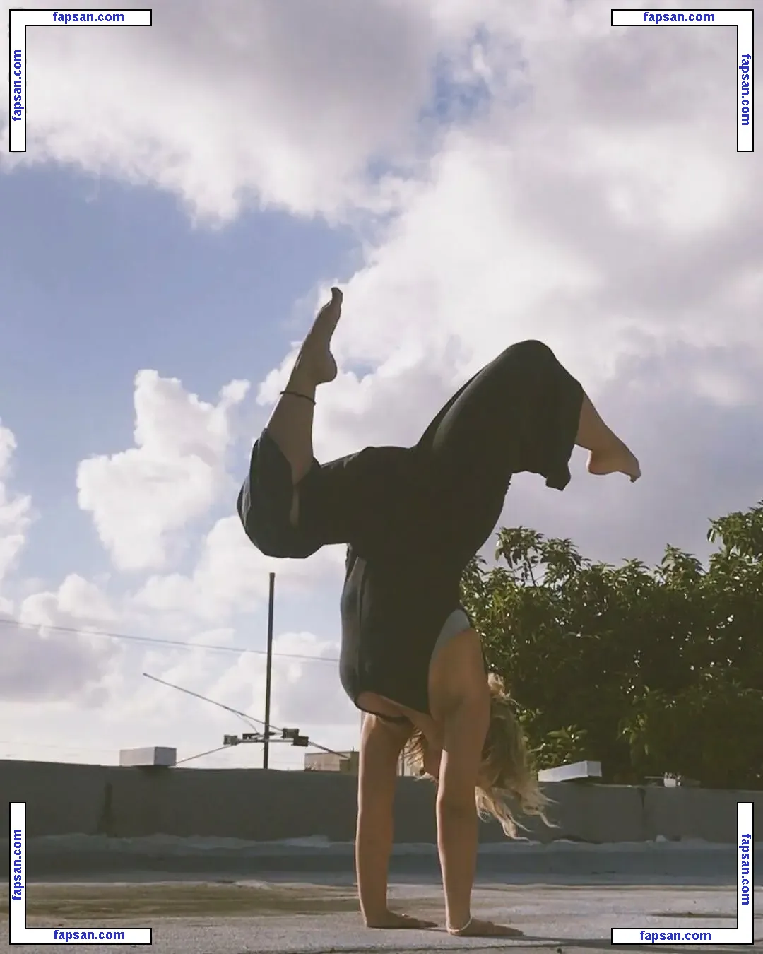 Dublin Lilies голая фото #0017 с Онлифанс