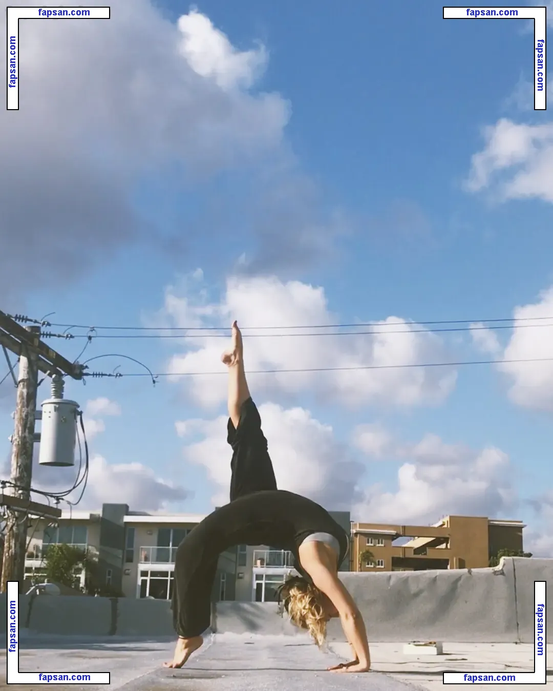 Dublin Lilies голая фото #0019 с Онлифанс