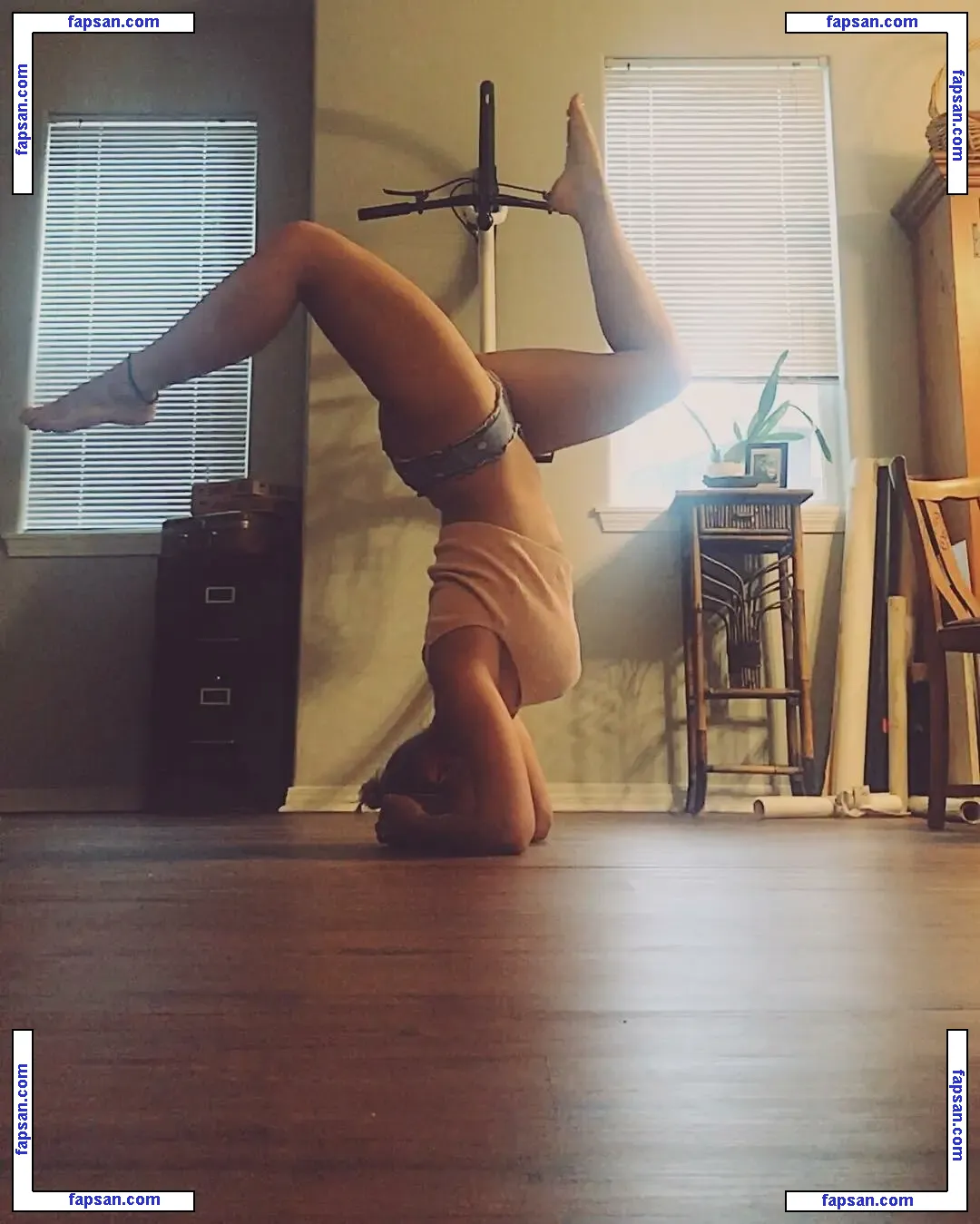 Dublin Lilies голая фото #0020 с Онлифанс