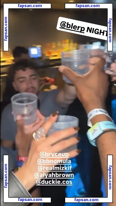 Duckie.Cos голая фото #0159 с Онлифанс