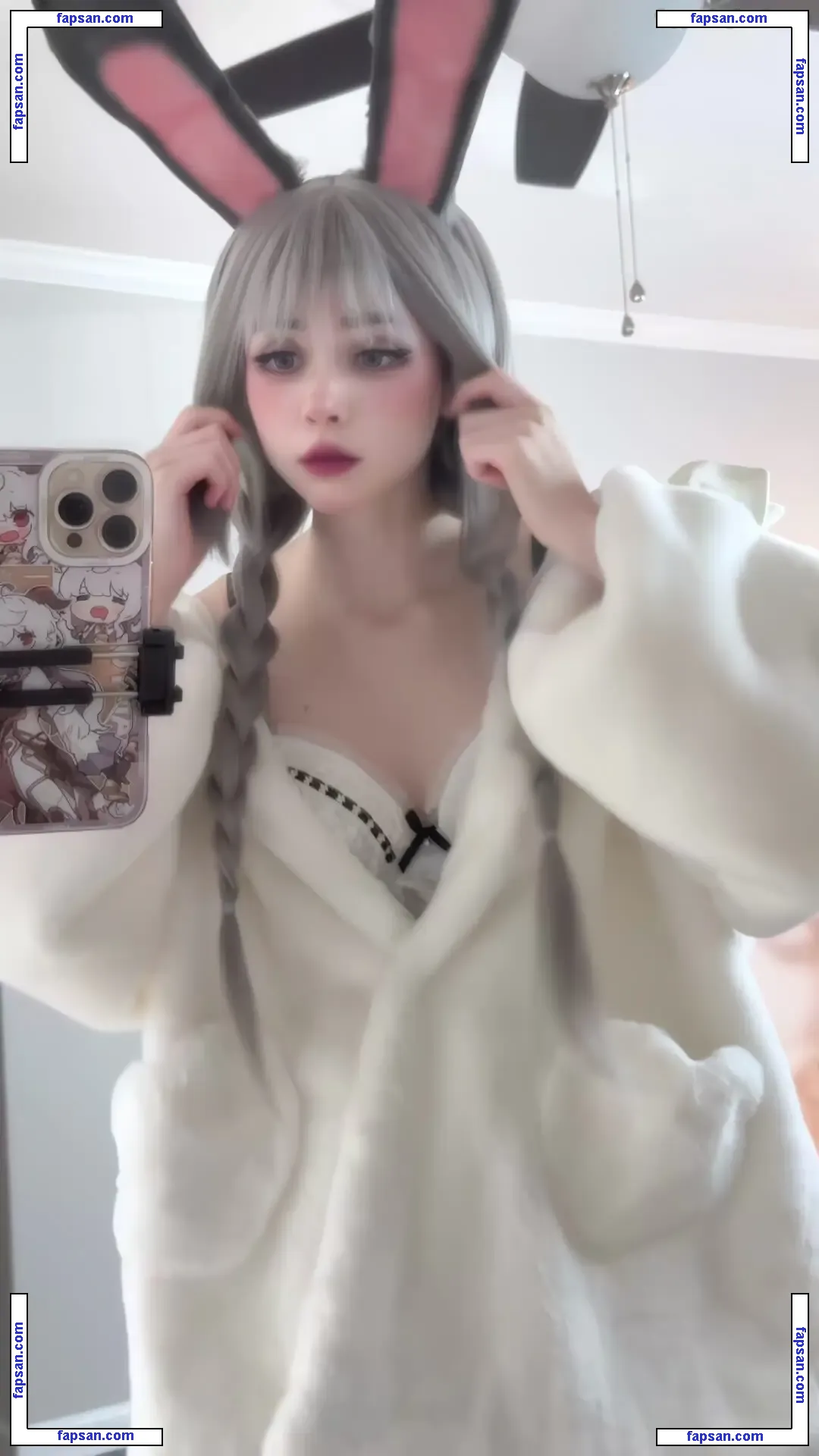 Duckie.Cos голая фото #0168 с Онлифанс