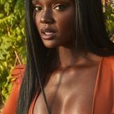 Duckie Thot голая #0024