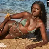 Duckie Thot nude #0032