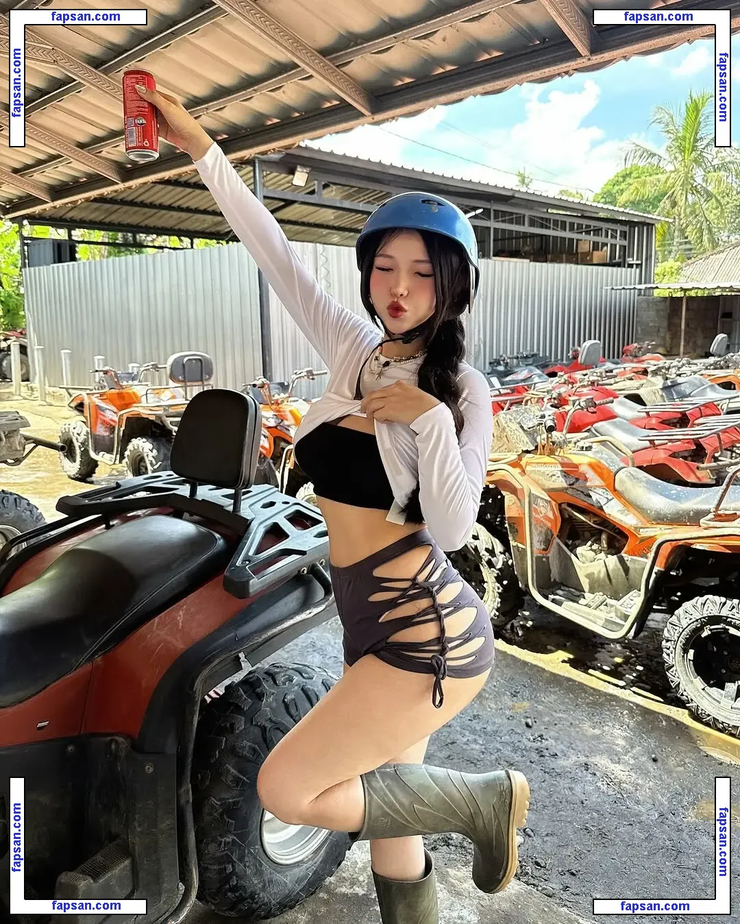 Duyenn Hipp nude photo #0413 from OnlyFans