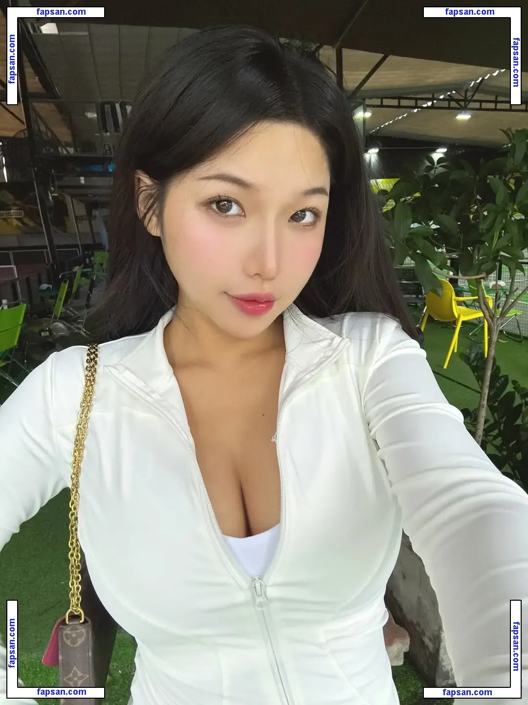 Duyenn Hipp nude photo #0438 from OnlyFans