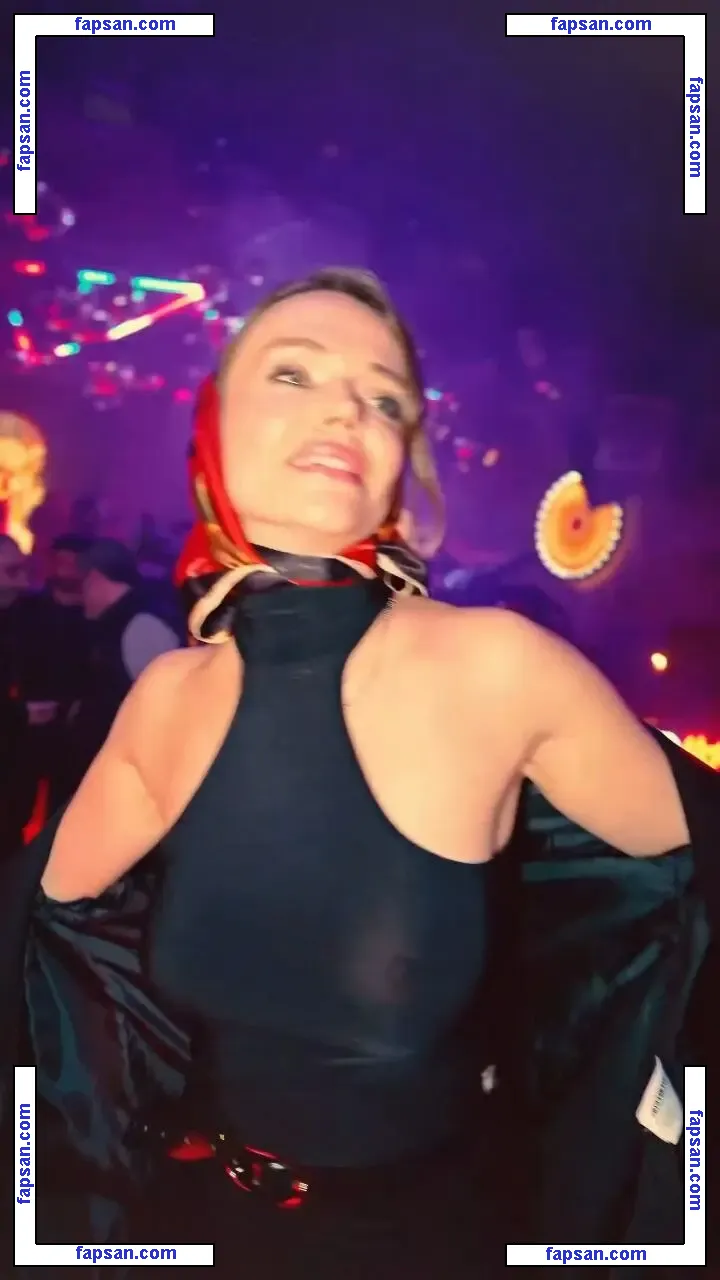 Ecem Karavus голая фото #0001 с Онлифанс