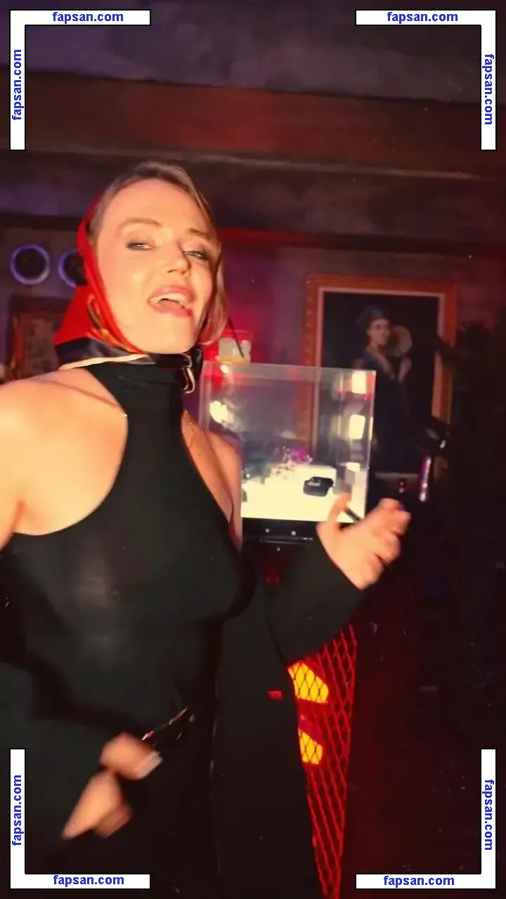 Ecem Karavus голая фото #0002 с Онлифанс