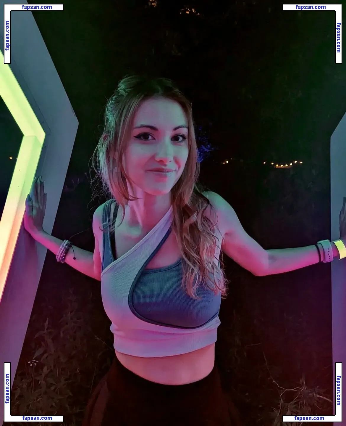 Echochlo голая фото #0024 с Онлифанс