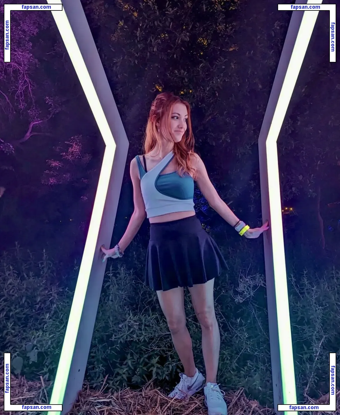 Echochlo голая фото #0025 с Онлифанс