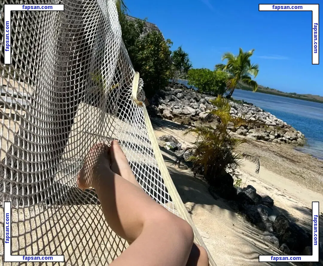 Eeeveenara nude photo #0161 from OnlyFans