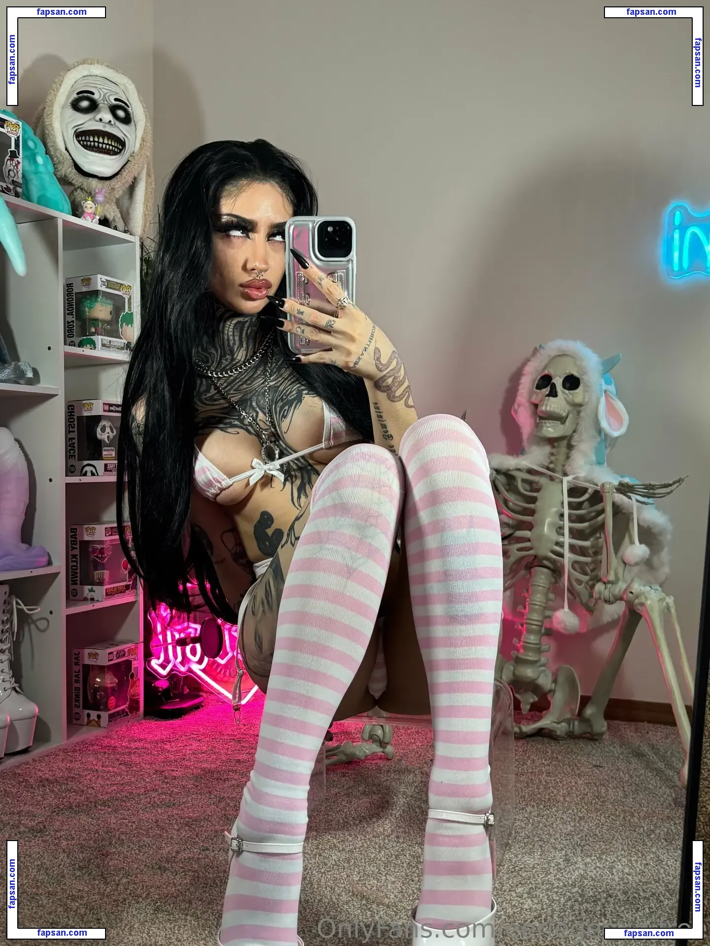 eeriegeminifree nude photo #0001 from OnlyFans