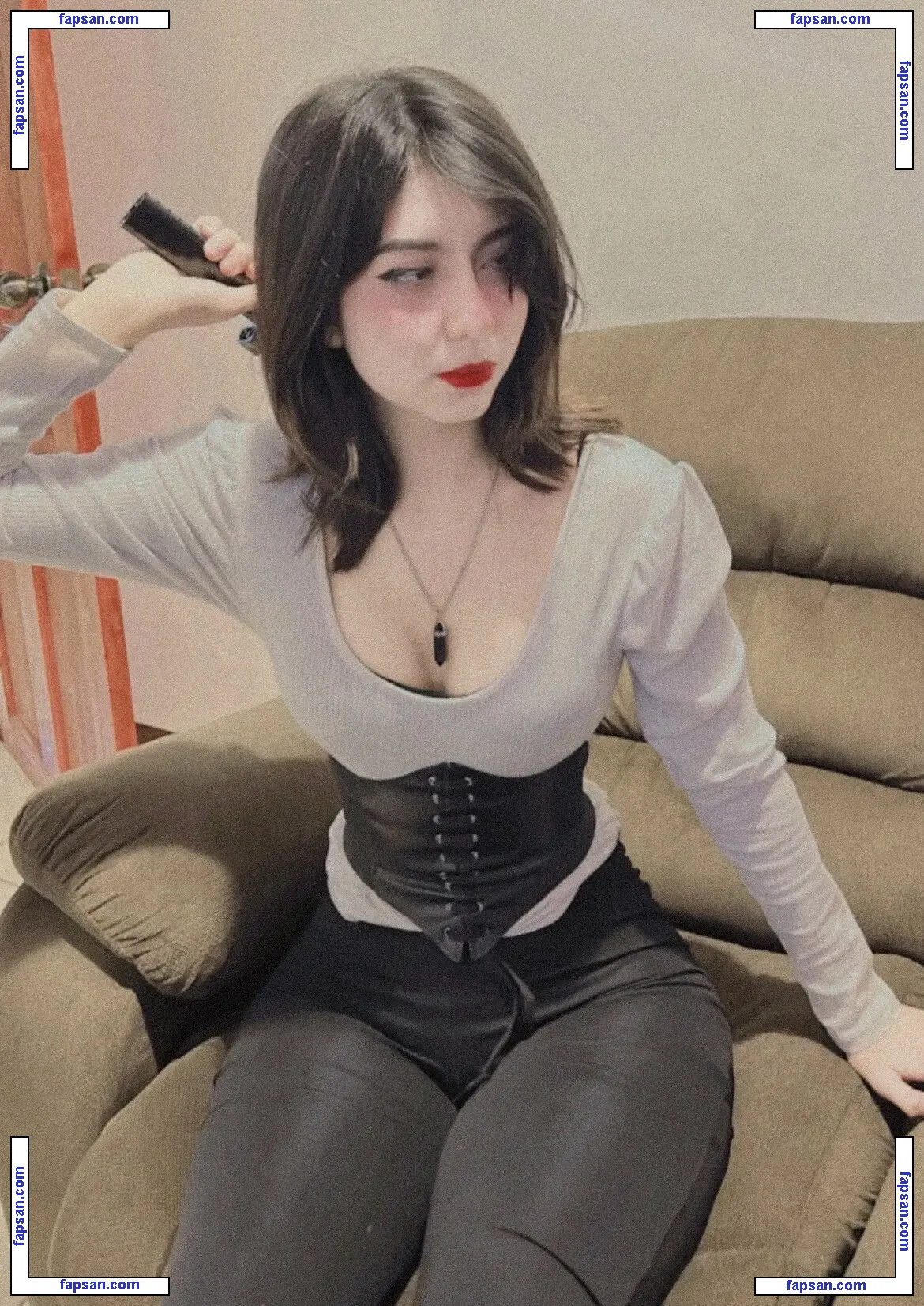 Elain3uwu nude photo #0015 from OnlyFans