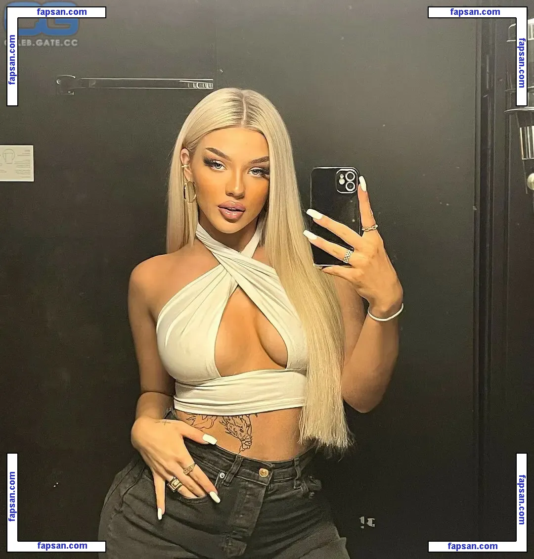 Elainevictoria nude photo #0002 from OnlyFans
