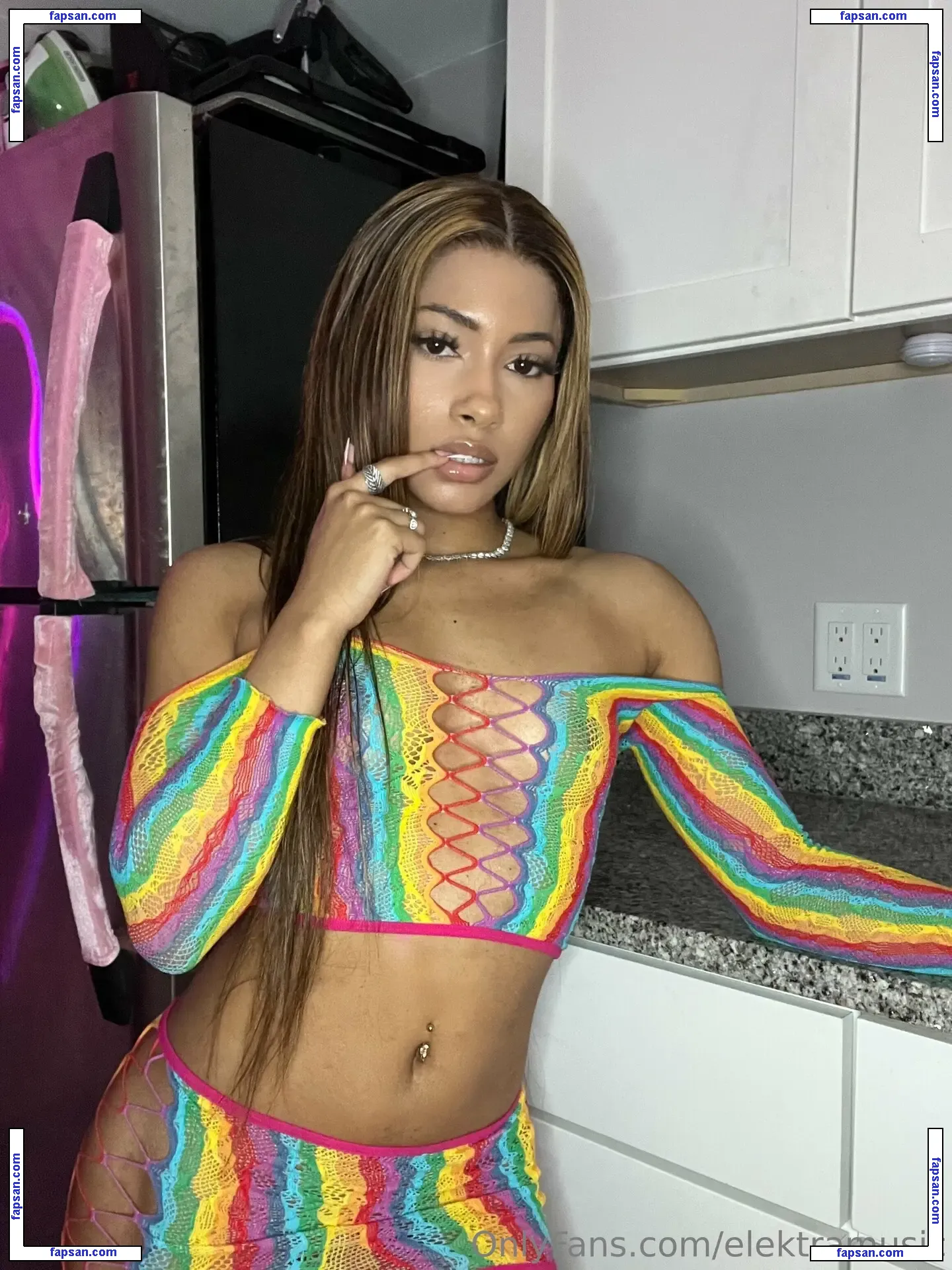 elektramusic nude photo #0006 from OnlyFans