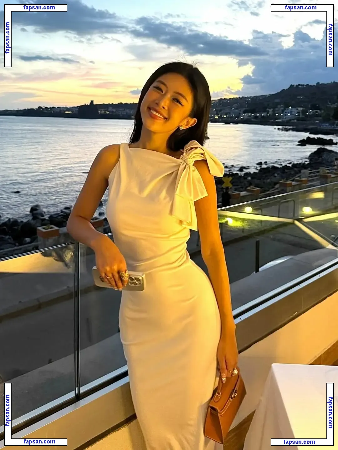 elenaxiao9808 nude photo #0011 from OnlyFans