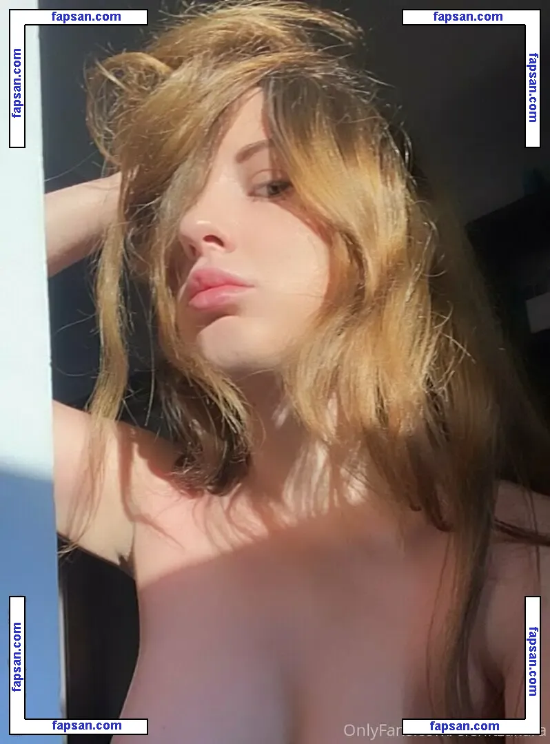 elenitzakara nude photo #0063 from OnlyFans