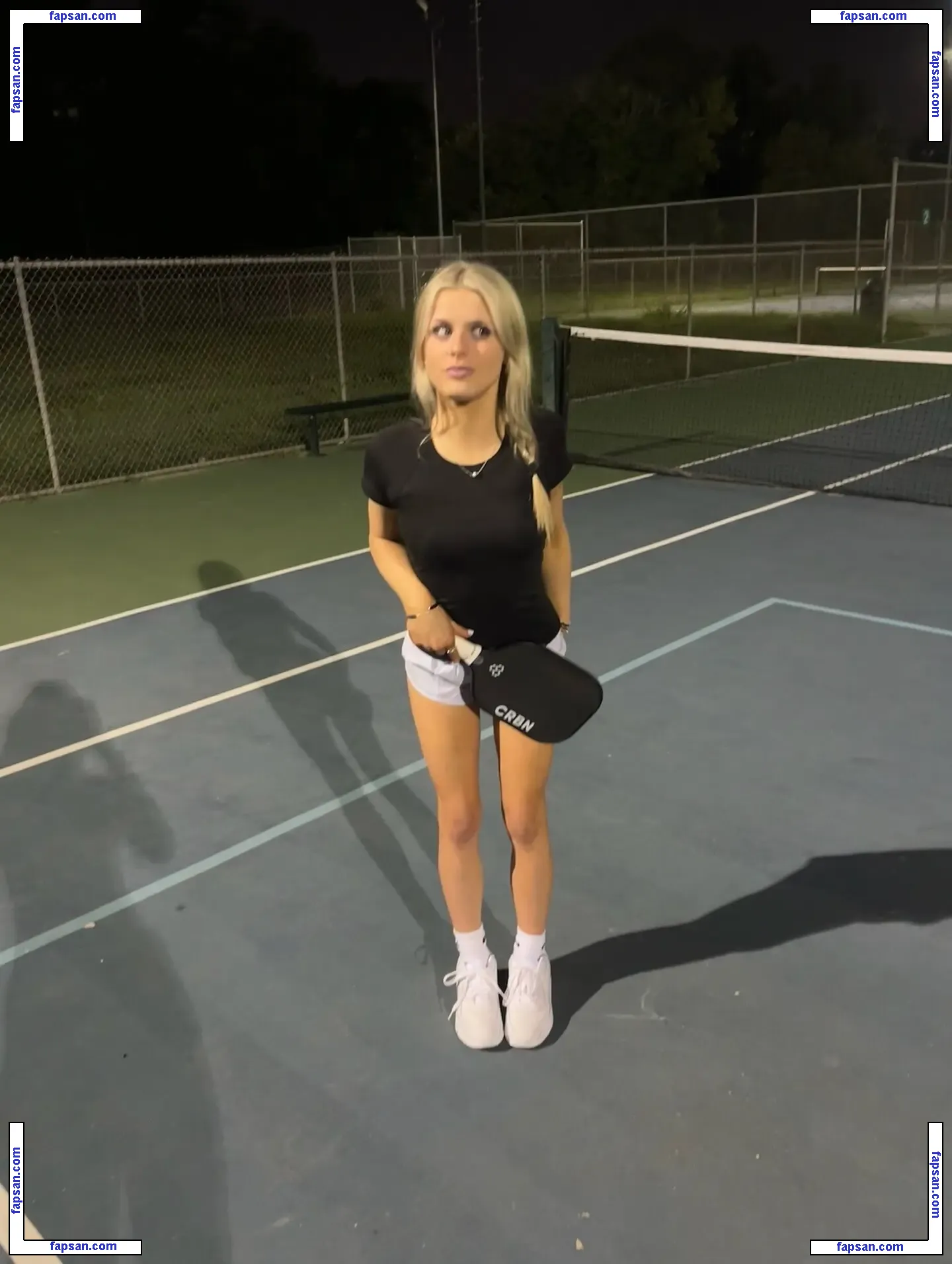 Elia Hills голая фото #0010 с Онлифанс