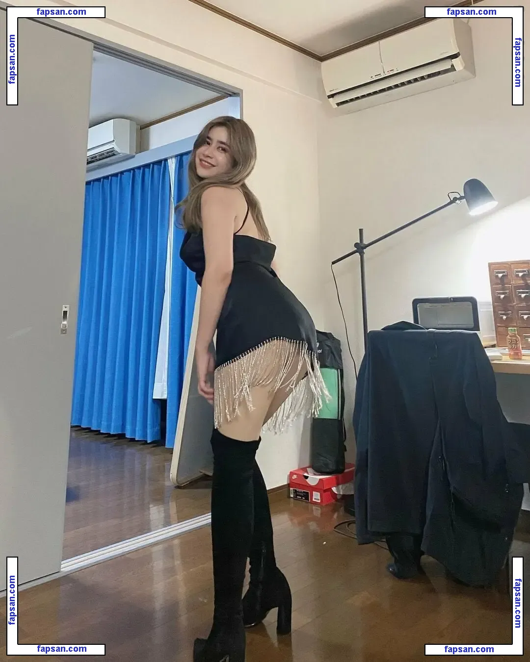 Elise ASMR nude photo #0003 from OnlyFans