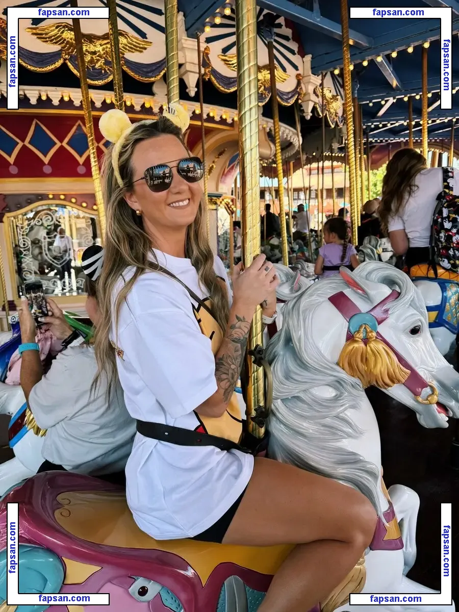 Elisha Helton nude photo #0030 from OnlyFans