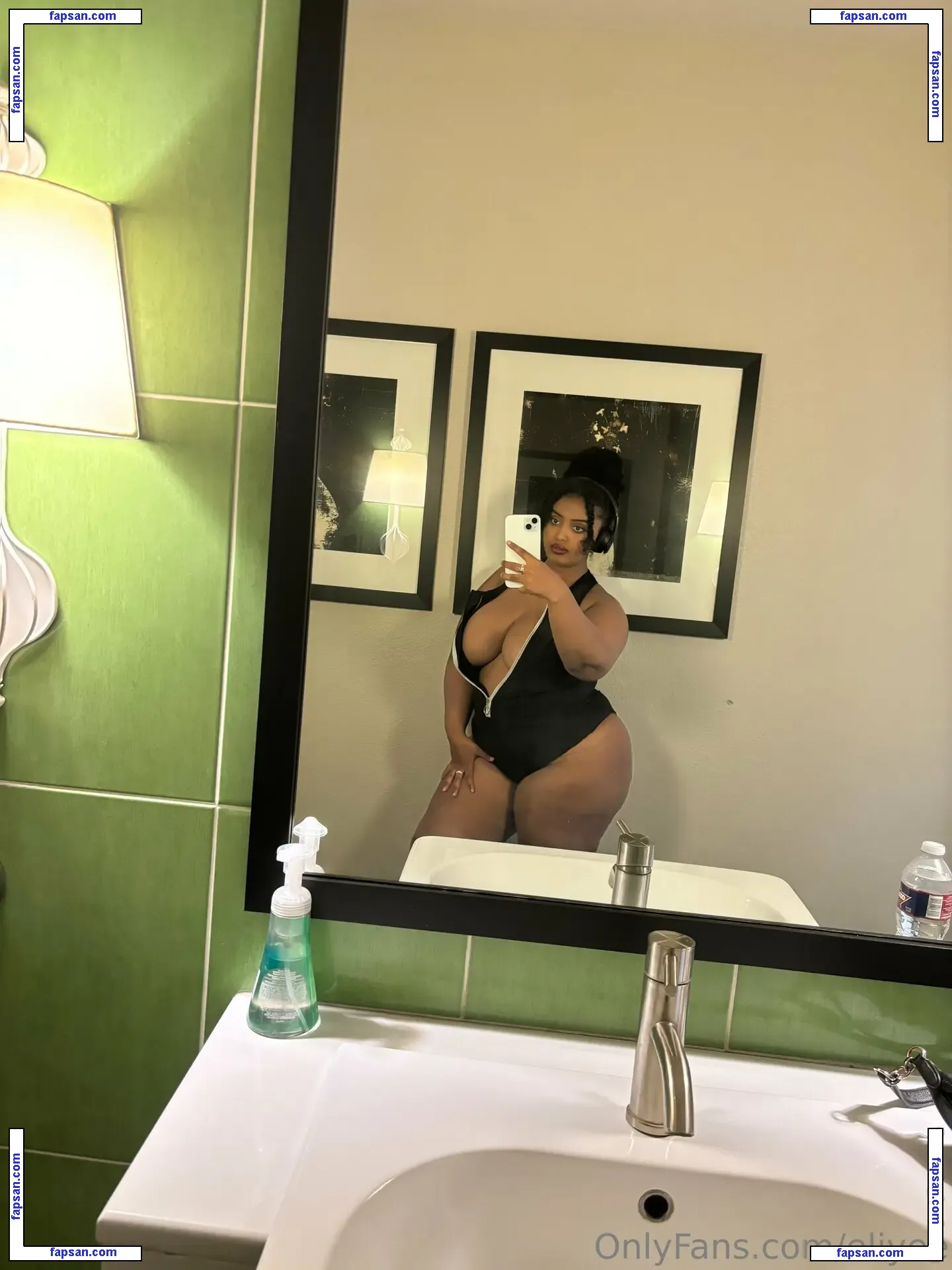 eliyee nude photo #0011 from OnlyFans