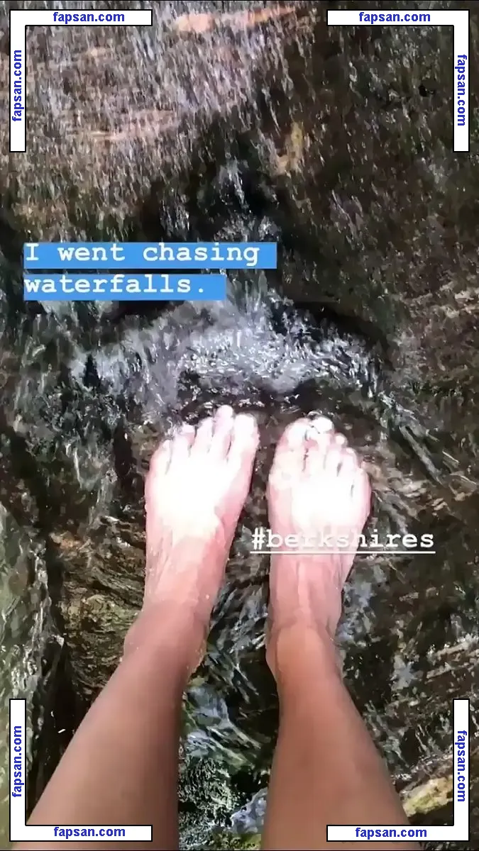 Elizabeth Banks nude photo #0422 from OnlyFans