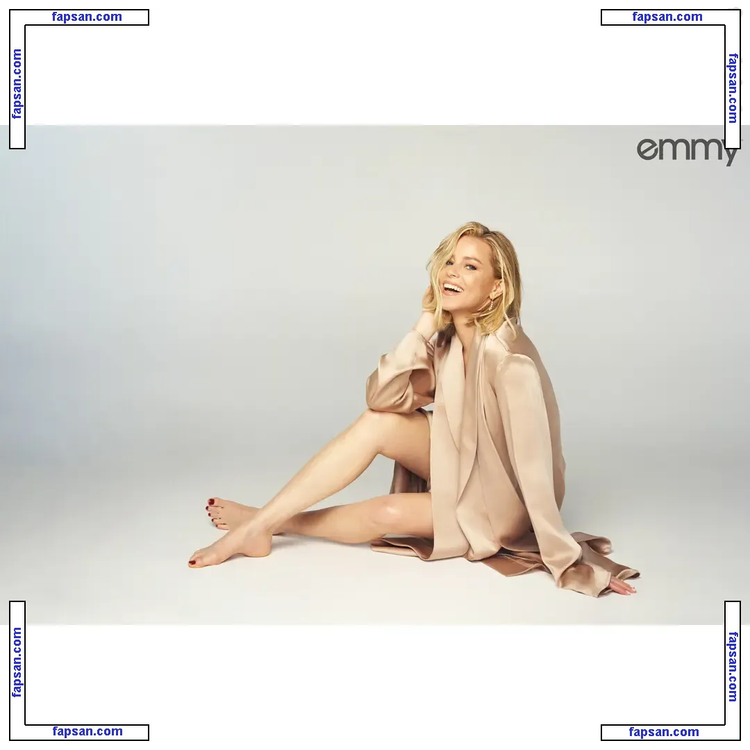 Elizabeth Banks nude photo #0579 from OnlyFans