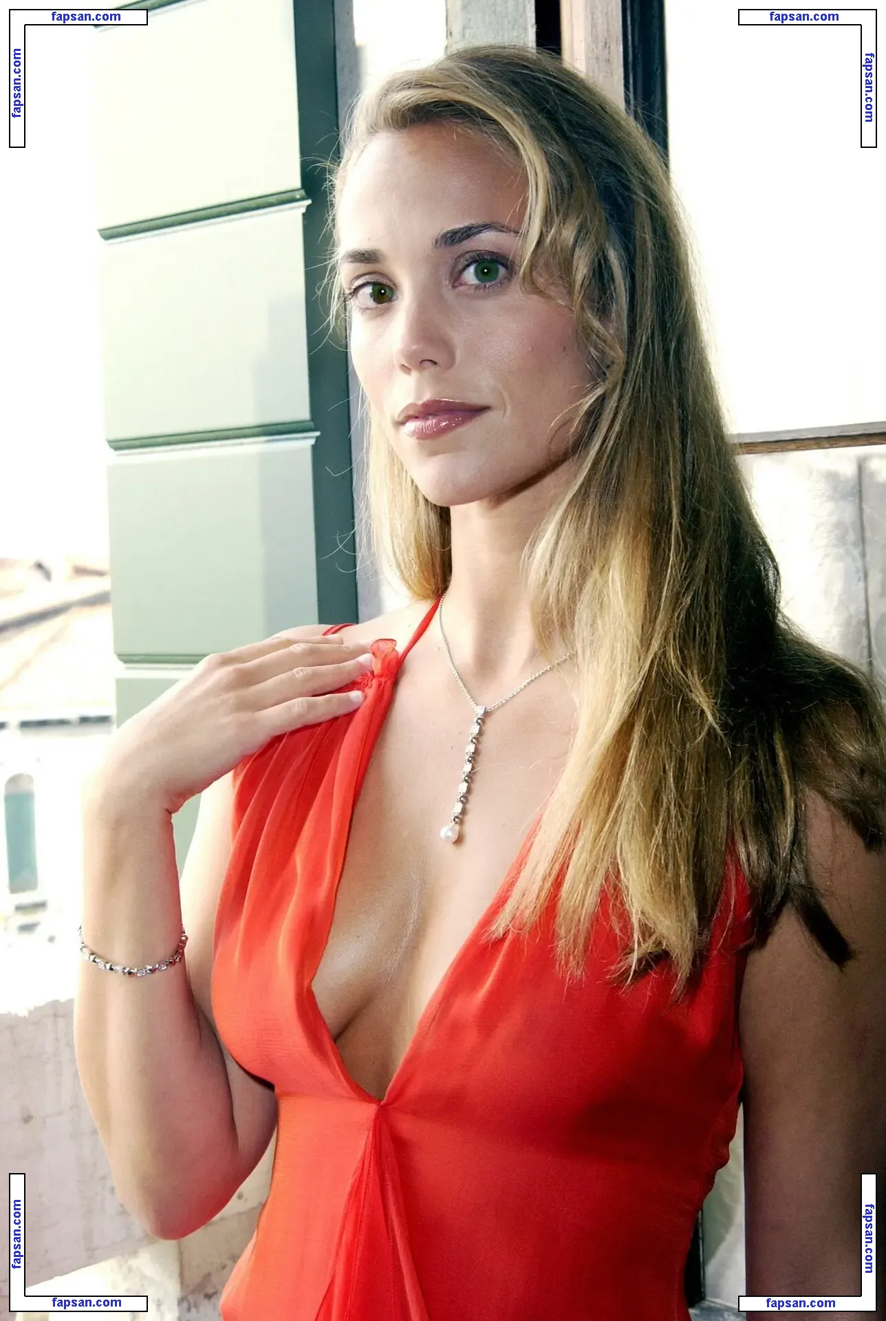 Elizabeth Berkley голая фото #0122 с Онлифанс