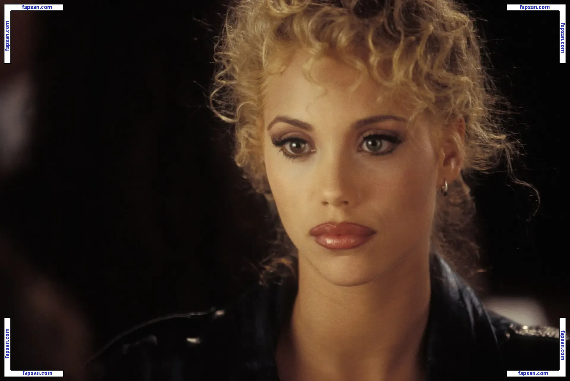 Elizabeth Berkley голая фото #0130 с Онлифанс