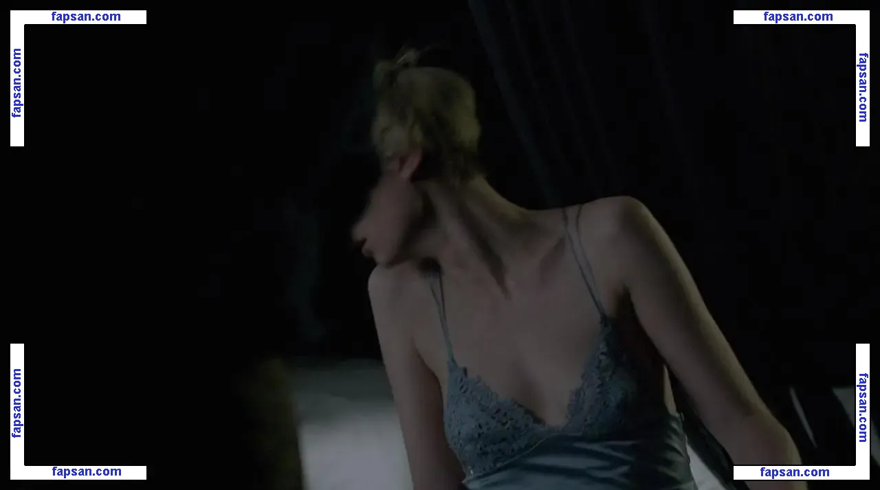 Elizabeth Debicki nude photo #0060 from OnlyFans