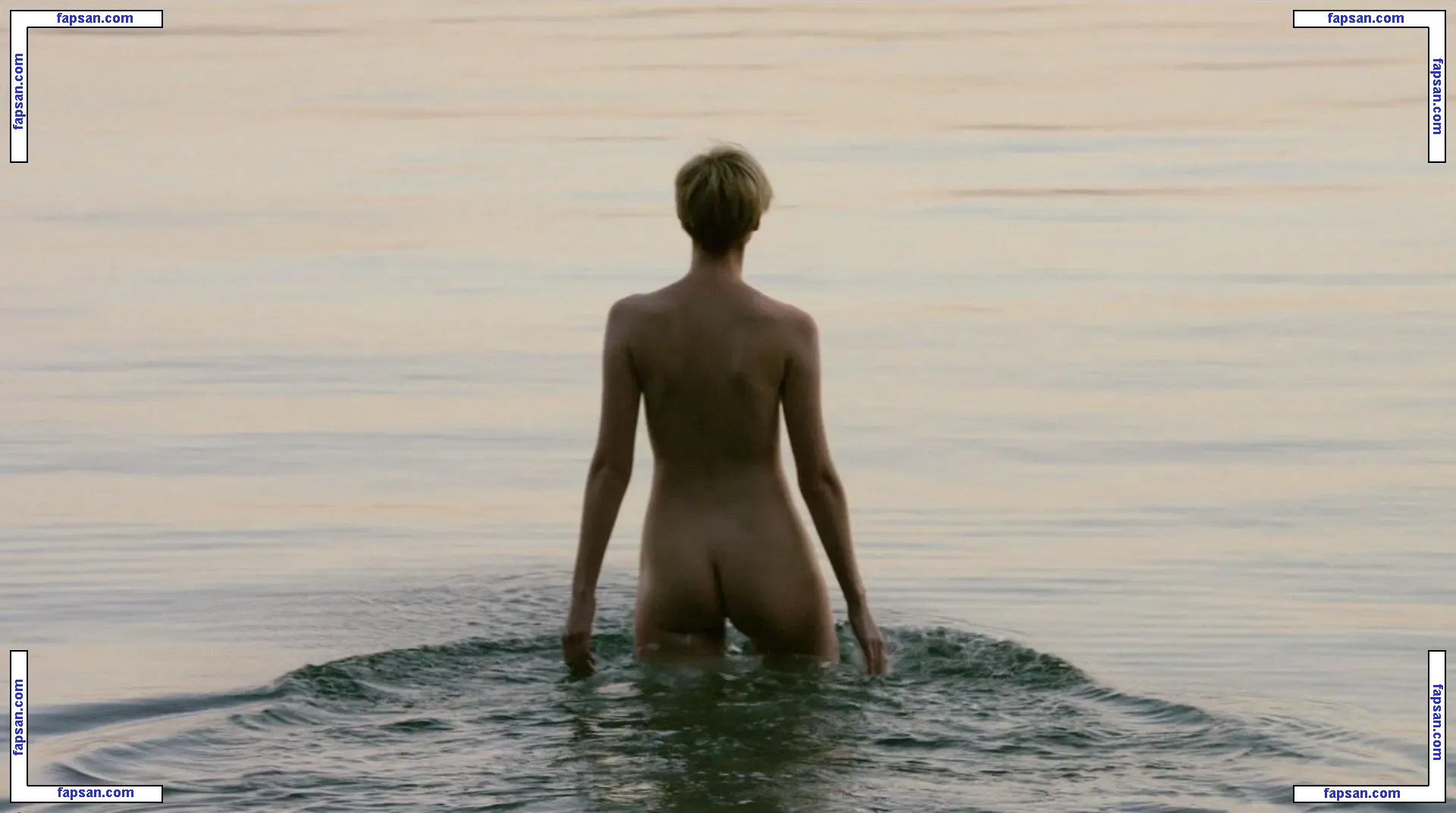 Elizabeth Debicki nude photo #0065 from OnlyFans